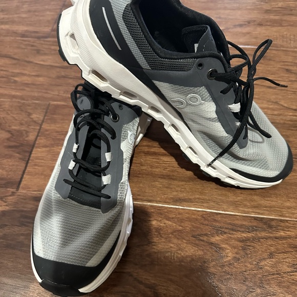On Running Women Black and White Athletic Shoes size9,5 - Picture 6 of 7